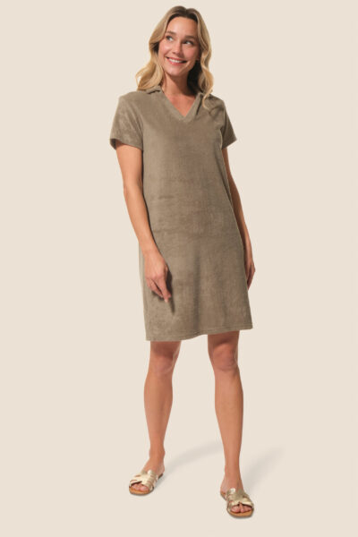 Robe femme manches courtes en matière éponge et col polo
