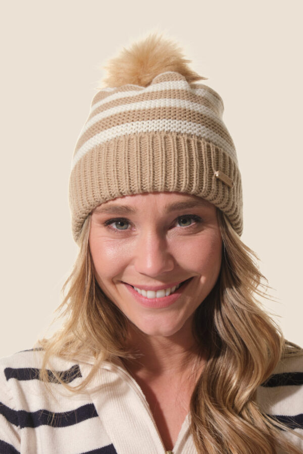 Bonnet uni avec pompon