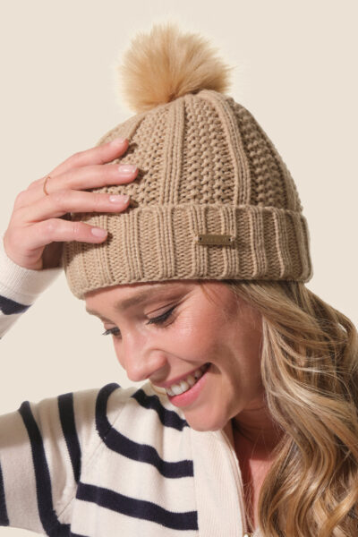 Bonnet uni en maille fantaisie avec pompon Tahani