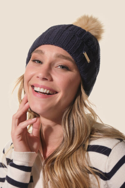 Bonnet uni en maille fantaisie avec pompon Tahani