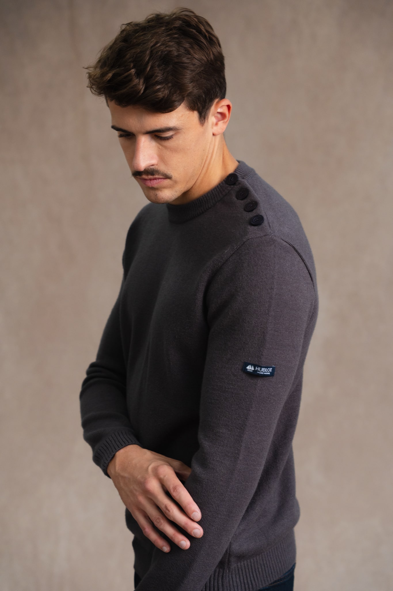 G52YANIS-CARBONE-4-min