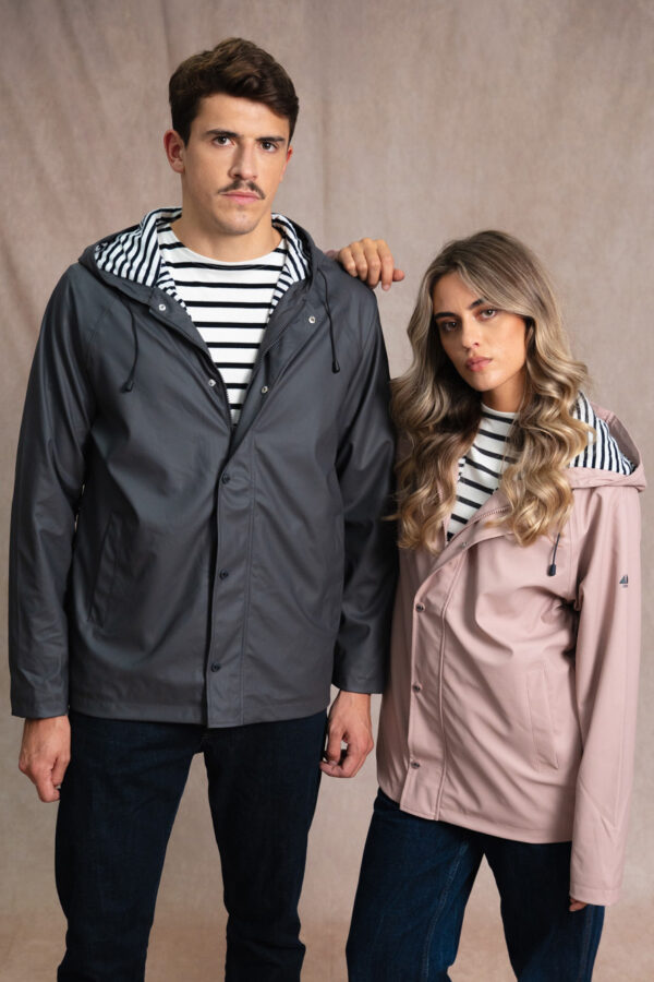 L’ICONIQUE, le ciré intemporel – Carbone